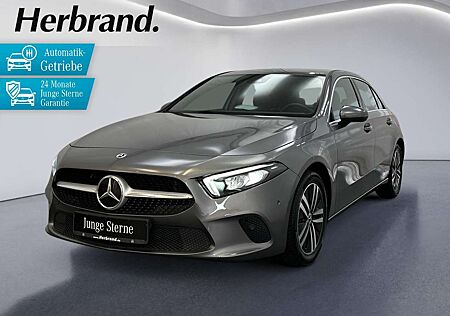 Mercedes-Benz A 180 Progressive Widescreen CarPlay LED