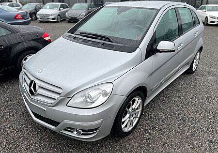 Mercedes-Benz B 180 SPORT Automatik Klima Einparkhilfe AHK unfallfrei