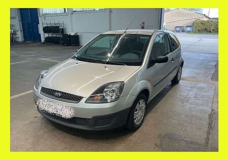 Ford Fiesta 80 PS Klima Garagenfahrzeug TOP