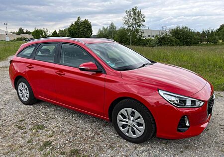 Hyundai i30 i30cw 1.4 Pure Benzin