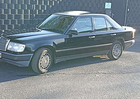 Mercedes-Benz E 300 americana