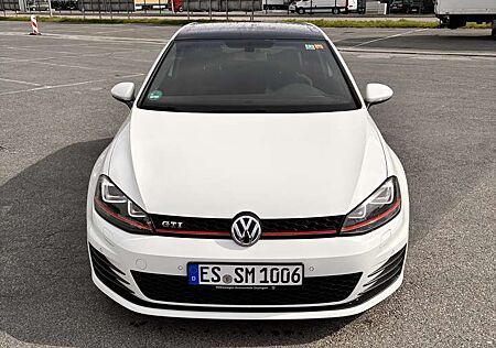 VW Golf GTI Volkswagen BlueMotion Technology DSG