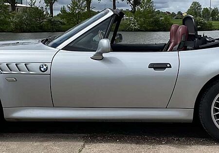 BMW Z3 Roadster 1.9 mit seltenem Holzlenkrad