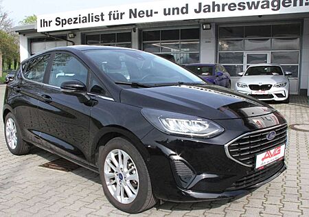 Ford Fiesta Titanium AdaptivLED Klimaaut CAM ALU NAV-APP