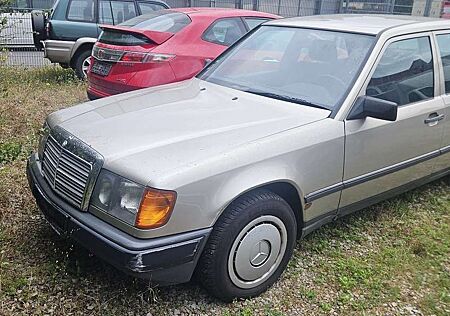 Mercedes-Benz E 260 1.Hand orginal 115.000km Checkheft gepflegt.