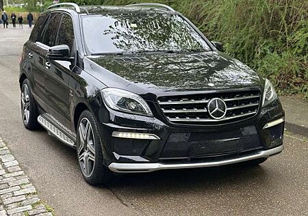 Mercedes-Benz ML 63 AMG 4Matic SPEEDSHIFT 7G-TRONIC Performance Package