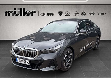 BMW 520 i M SPORT DRIV ASSIST PLUS TRAVEL & COMFORT PARKAS