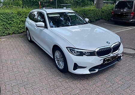 BMW 330e 330 Touring xDrive Aut. Sport Line