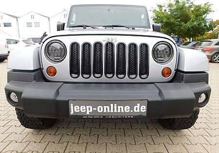 Jeep Wrangler Black Edition+Navi+LED+AHK+Alu´s+Breitreifen