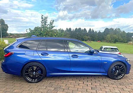 BMW 330 e xDrive Touring M Sport AHK ACC Laserlicht HUD