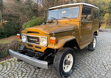 Toyota Land Cruiser BJ 42 Top! 5.Gang! H-Zul.!