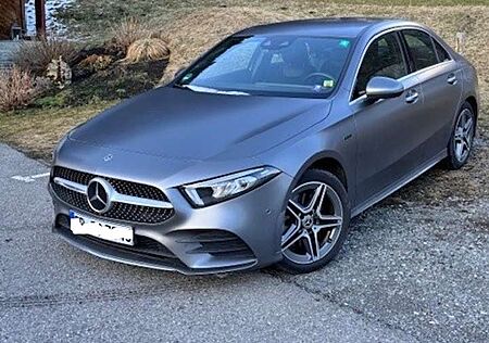 Mercedes-Benz A 250 e 8G-DCT AMG Line