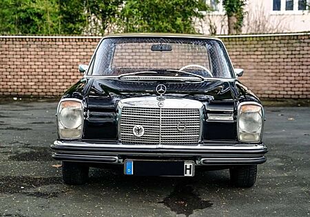 Mercedes-Benz 200 D W115