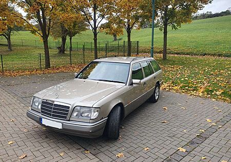 Mercedes-Benz E 200 Aktiv