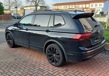 VW Tiguan Allspace Volkswagen R-Line Black