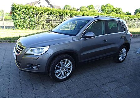 VW Tiguan Volkswagen 2.0 TSI DSG 4MOTION Team/ Navi / AHK