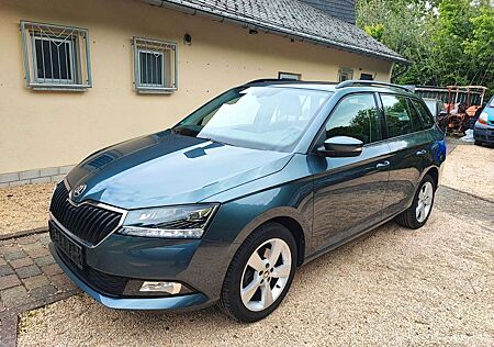 Skoda Fabia Combi Style/NAVI/AHK/110 PS/TÜV NEU/KAMERA