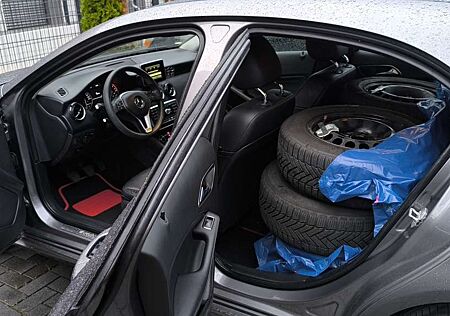 Mercedes-Benz A 180 sehr guter Zustand . Sauber. Nichtraucher.