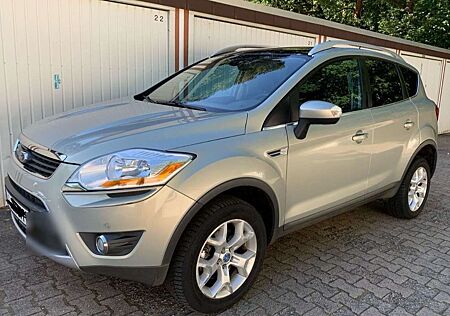 Ford Kuga 2.0 TDCi 4x4 Titanium Allrad Panorama AHK PDC TÜV