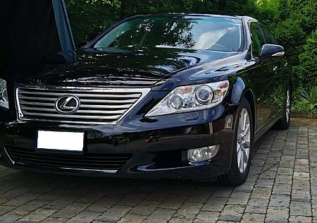 Lexus LS 460 AWD Ambience Line und Impression 4x4