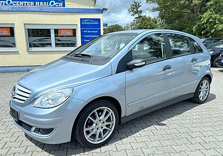 Mercedes-Benz B 200 AUTOMATIK*NAVI*R-CAM*SITZH.*AHK*S-HEFT