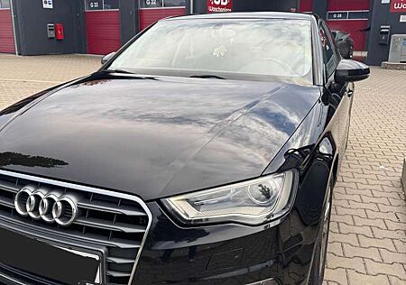 Audi A3 1.6 TDI Limousine (clean diesel) Attraction