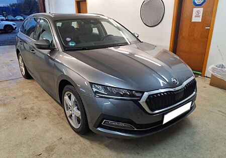 Skoda Octavia Style iV Pano HUD LED Navi R.Cam PACC