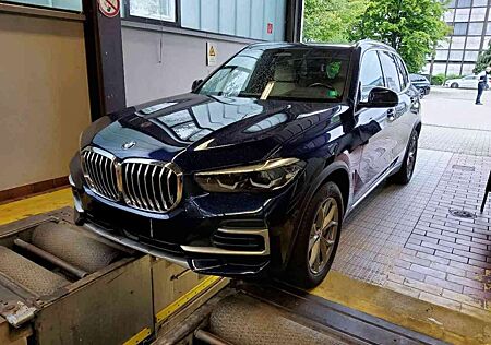 BMW X5 xDrive 30 d xLine Pano. HUD LED Leder AHK SHZ