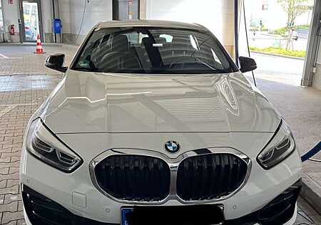BMW 118 Sport Line HiFi Navi LM Allw Wartung wie neu
