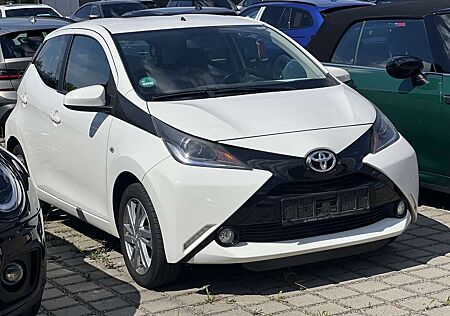 Toyota Aygo x-play touch