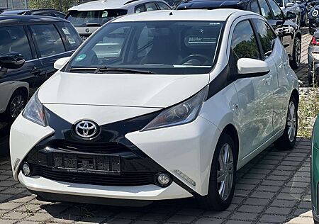 Toyota Aygo x-play touch