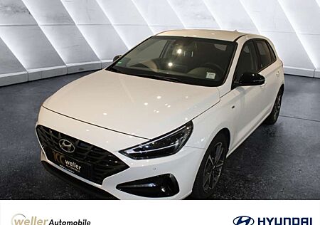 Hyundai i30 1.5 T-GDi Fahrzeug steht in LB / Werkstatt RS A.Ga