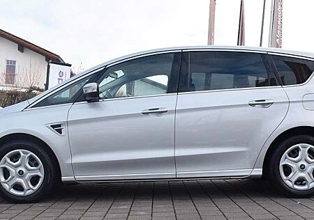Ford S-Max Titanium