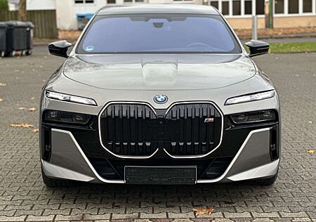 BMW 760 e xDrive Fond Enter B&O SKY LOUNGE VOLLAUS