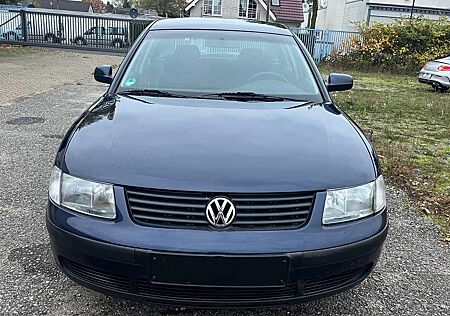 VW Passat Volkswagen 1.8, ALU, 1,Hand...