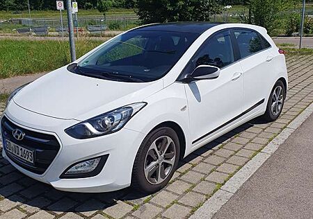 Hyundai i30 blue 1.6 CRDi DCT Trend