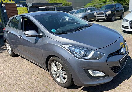 Hyundai i30 Teilleder/Klimmautomatik/SHZ/AluFelgen/2.Hand