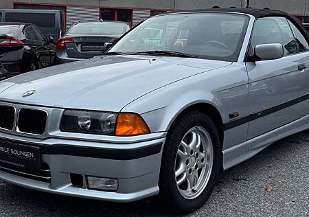 BMW 318 i Cabrio M-Paket ab Werk+LEDER+1.HD+SAMMLER+