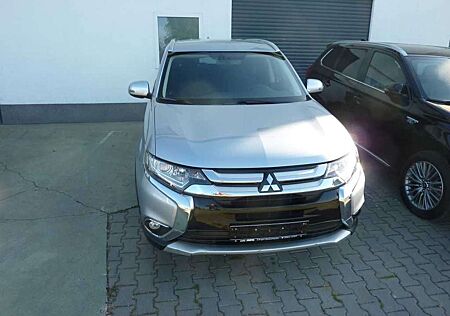 Mitsubishi Outlander PLUS 2.0 4WD CVT/Automatik