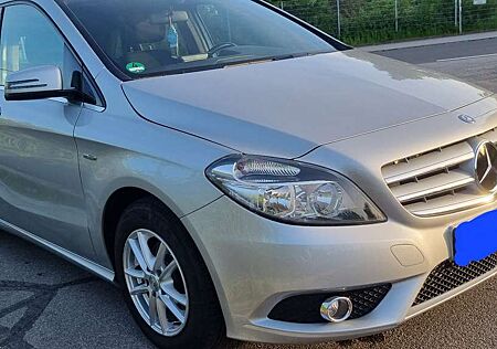 Mercedes-Benz B 180 CDI (BlueEFFICIENCY) 7G-DCT