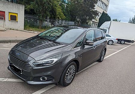 Ford S-Max Titanium