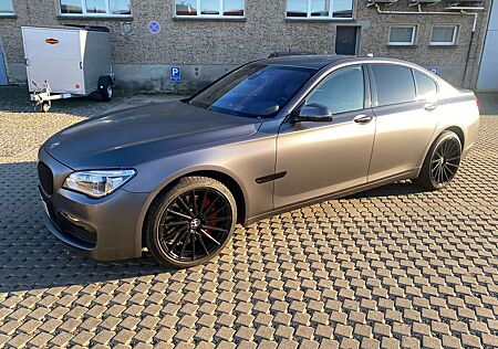 BMW 750 xD Allrad Anhänger Standh. Massagesi. Sitzklima