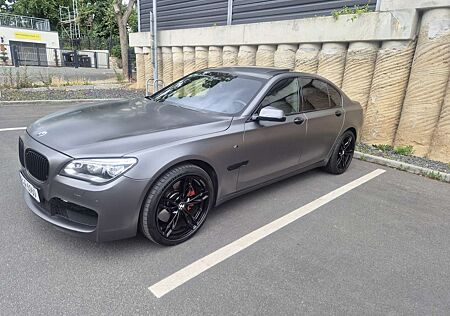 BMW 750 xD Allrad Anhänger Standh. Massagesi. Sitzklima