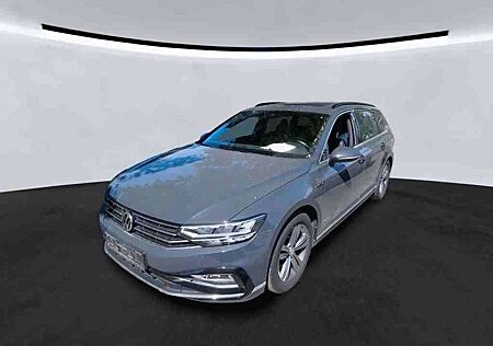 VW Passat Variant Volkswagen Passat 2.0 TDI DSG Variant R-LINE*LEDER*PANO*CAM