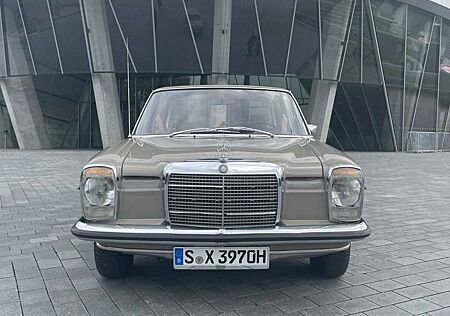 Mercedes-Benz 200 W115/8 Oldtimer