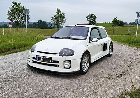 Renault Clio 3.0 V6 Sport Spezial