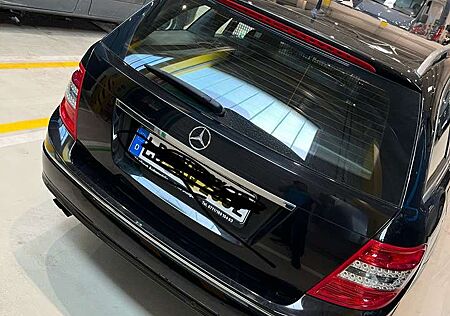 Mercedes-Benz C 180 T Kompressor BlueEFFICIENCY Special Edition