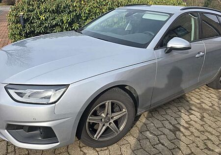 Audi A4 Avant 30 TDI S tronic