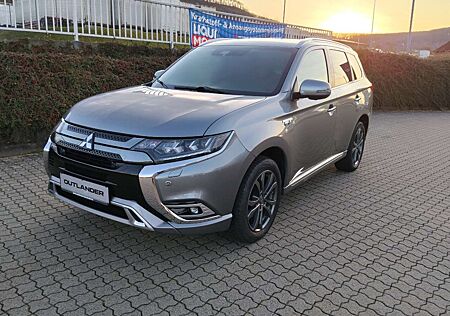 Mitsubishi Outlander Plug-in Hybrid TOP 2.4 MIVEC 4WD