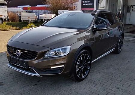 Volvo V60 CC V60 Cross Country D3 Plus Autom./Xenon/Navi/SHZG/Leder/PDC/VisuelCo